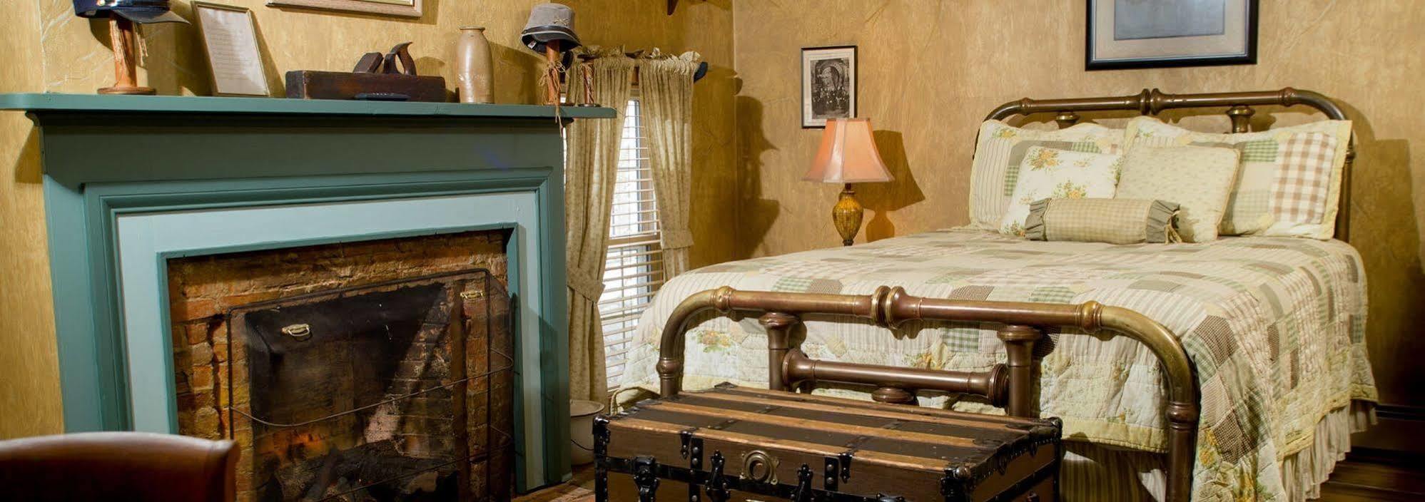 Munro House Bed And Breakfast Jonesville Eksteriør billede